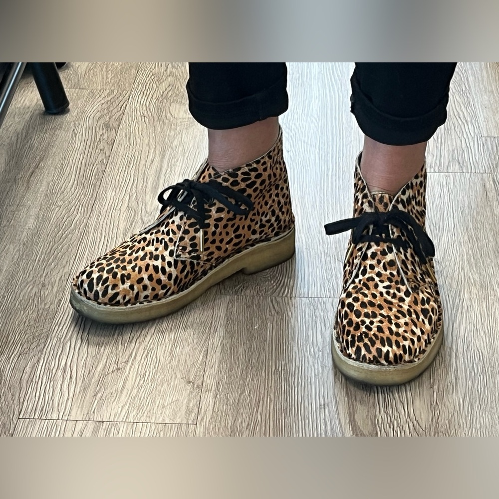 Clarks Originals iconic chukka ankle boots. Leopard print, calf hair, lace up. 8